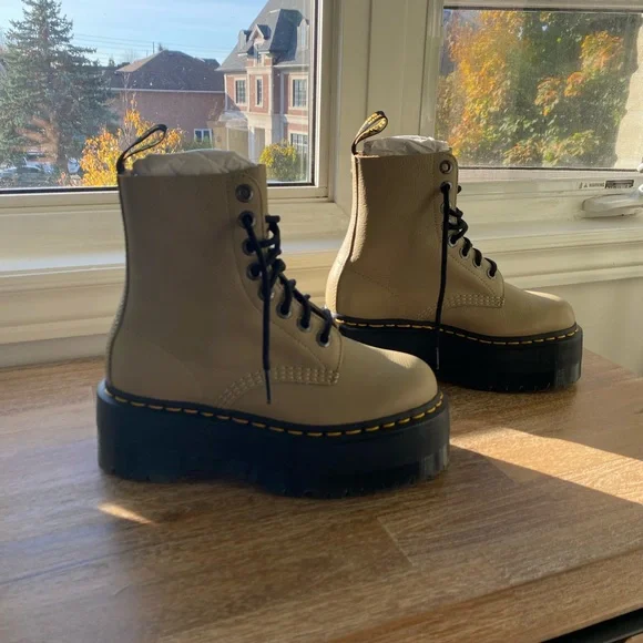 Doc Martens 1460 Max Leather Platform Boots - Pale Olive - Pisa - Picture 14 of 14